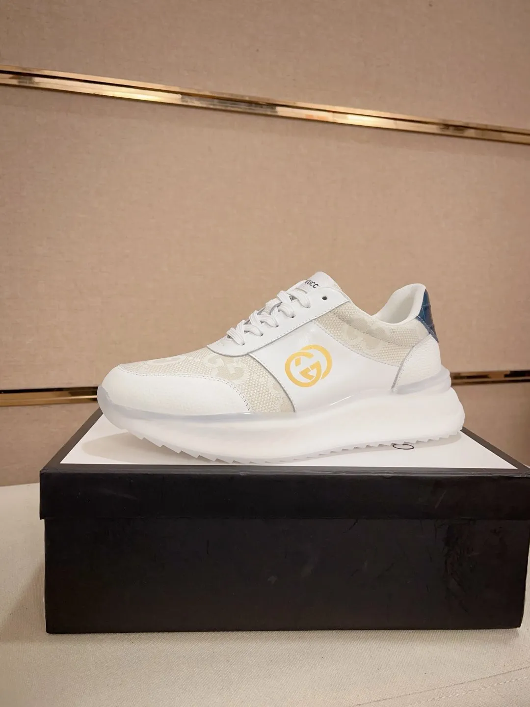Men's men's shoes💰 462💰🇮🇹🇮🇹GUCCI🔍🔍new models are on sale at the same time at the counter. The uppers🇮🇹 are made of top-grain cowhide imported from Italy. Fully imported genuine leather lining 💪💪, completely 1⃣️ to 1⃣️ replica 🇮🇹💪💪, ⚠ sole: original sole provided by the original factory, exclusive movable molded sole super comfortable, ⚠ original factory follow-up, 🔍🔍 high quality, you can go in and out of the counter at will, welcome to compare⚠. Code number:38-44